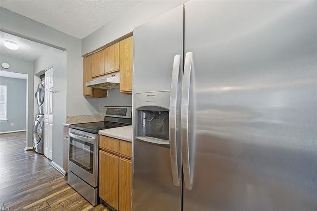 609 McLaw DR, Newport News, VA 23608