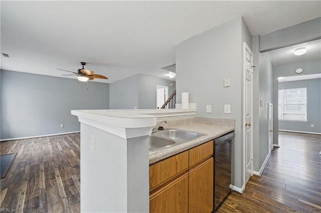 609 McLaw DR, Newport News, VA 23608