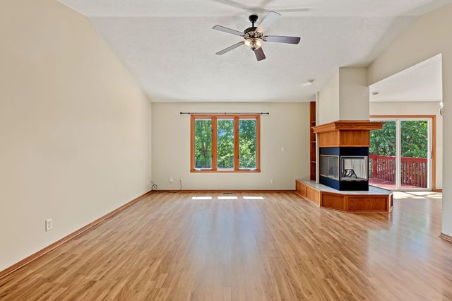 109 N Valley Stream, Derby, KS 67037