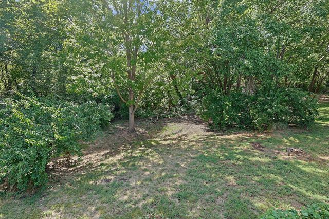 109 N Valley Stream, Derby, KS 67037