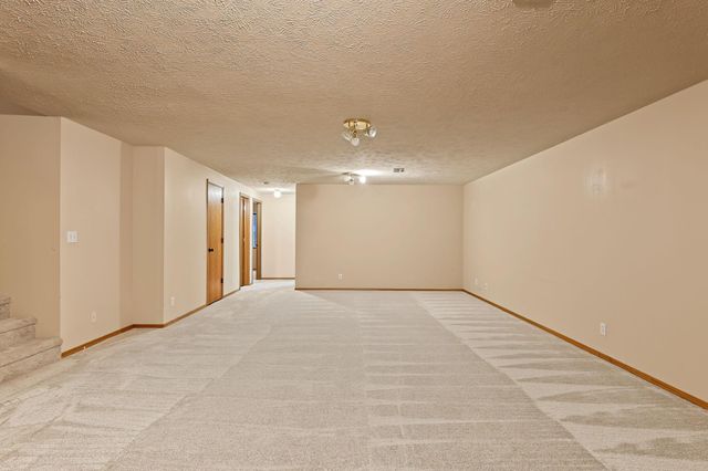 109 N Valley Stream, Derby, KS 67037
