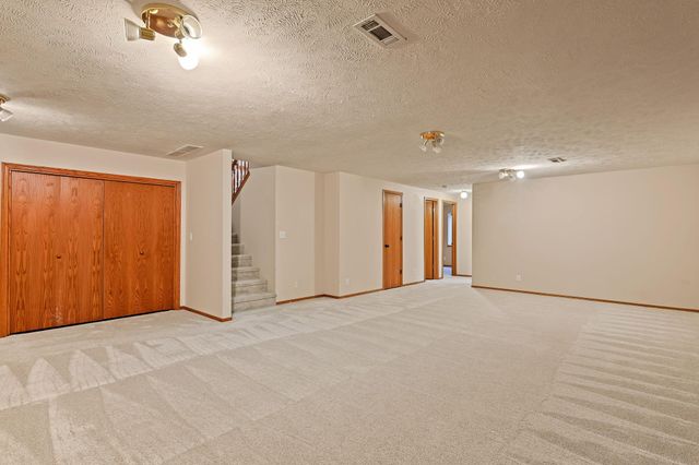 109 N Valley Stream, Derby, KS 67037