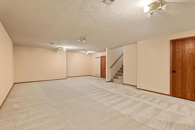 109 N Valley Stream, Derby, KS 67037