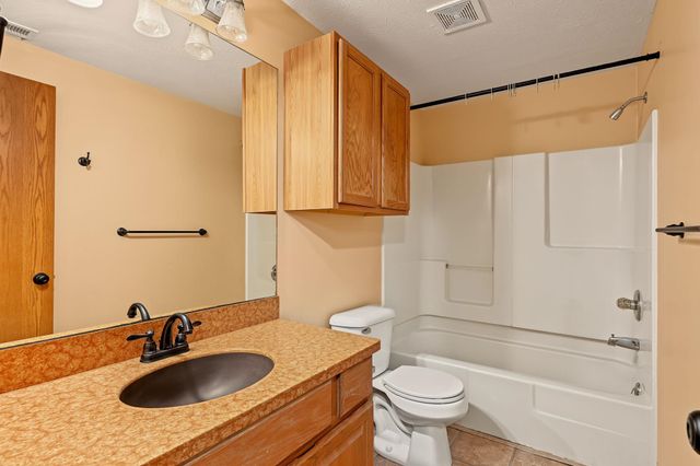 109 N Valley Stream, Derby, KS 67037