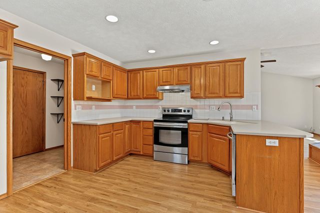 109 N Valley Stream, Derby, KS 67037