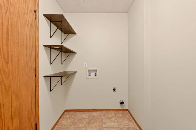 109 N Valley Stream, Derby, KS 67037