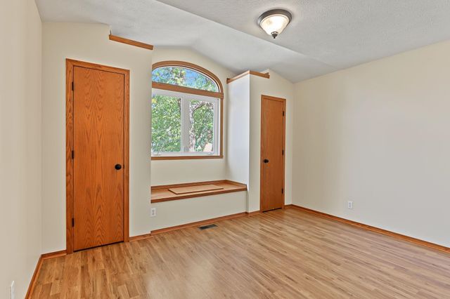 109 N Valley Stream, Derby, KS 67037
