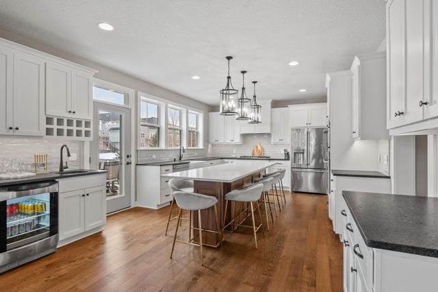 9966 Arrowwood Trail, Woodbury, MN 55129