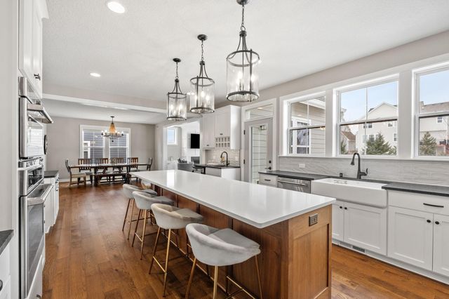 9966 Arrowwood Trail, Woodbury, MN 55129