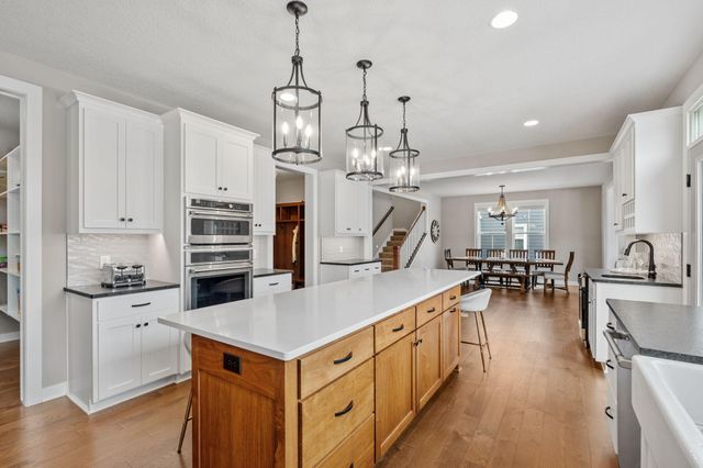 9966 Arrowwood Trail, Woodbury, MN 55129