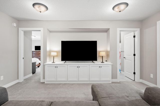 9966 Arrowwood Trail, Woodbury, MN 55129