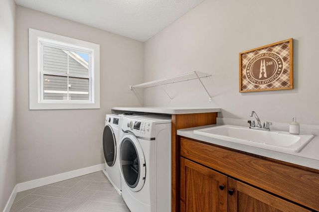 9966 Arrowwood Trail, Woodbury, MN 55129