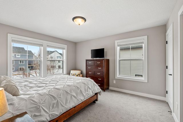 9966 Arrowwood Trail, Woodbury, MN 55129