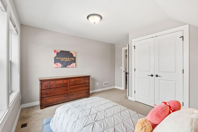 9966 Arrowwood Trail, Woodbury, MN 55129