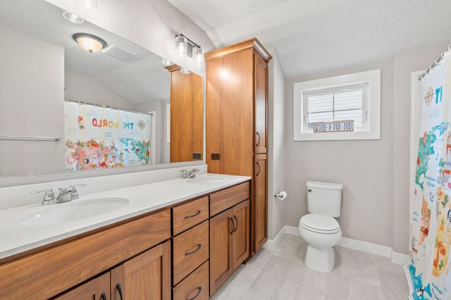 9966 Arrowwood Trail, Woodbury, MN 55129