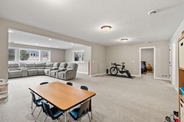 9966 Arrowwood Trail, Woodbury, MN 55129