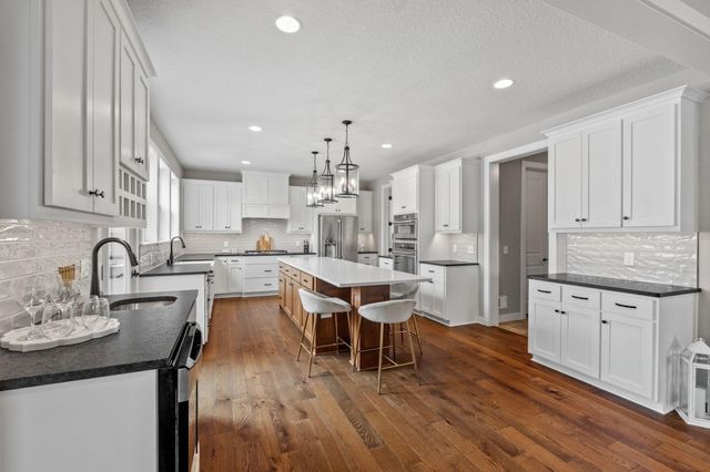 9966 Arrowwood Trail, Woodbury, MN 55129