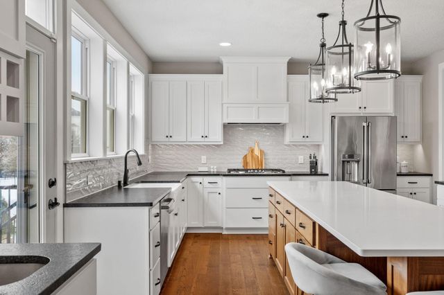 9966 Arrowwood Trail, Woodbury, MN 55129