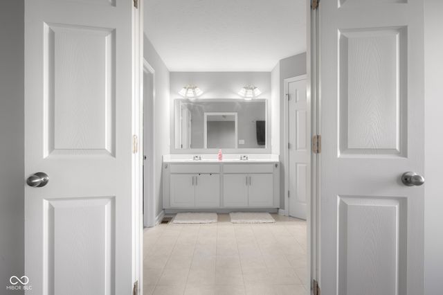 2402 Creekland Drive, Columbus, IN 47201