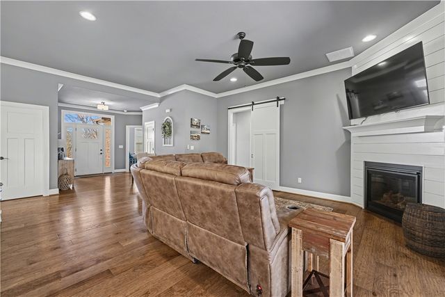 9 Luncarty Lane, Bella Vista, AR 72715