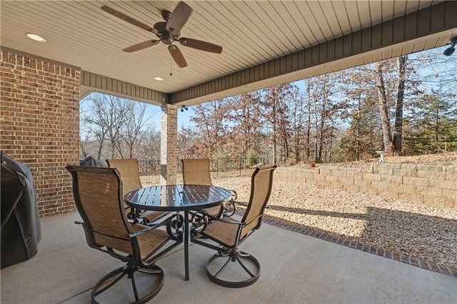 9 Luncarty Lane, Bella Vista, AR 72715