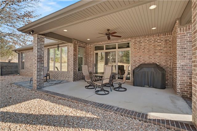 9 Luncarty Lane, Bella Vista, AR 72715