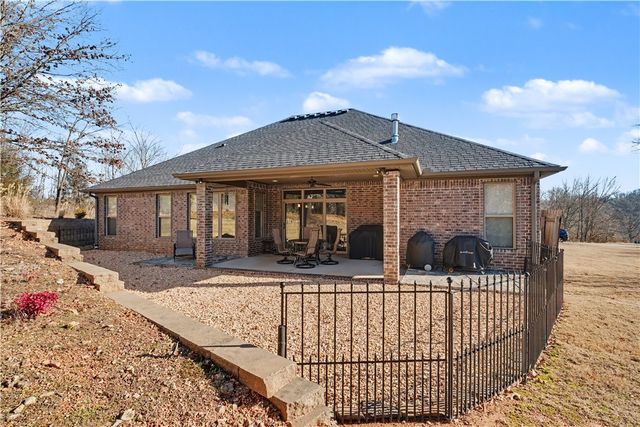 9 Luncarty Lane, Bella Vista, AR 72715