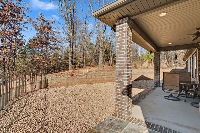 9 Luncarty Lane, Bella Vista, AR 72715