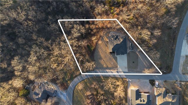9 Luncarty Lane, Bella Vista, AR 72715