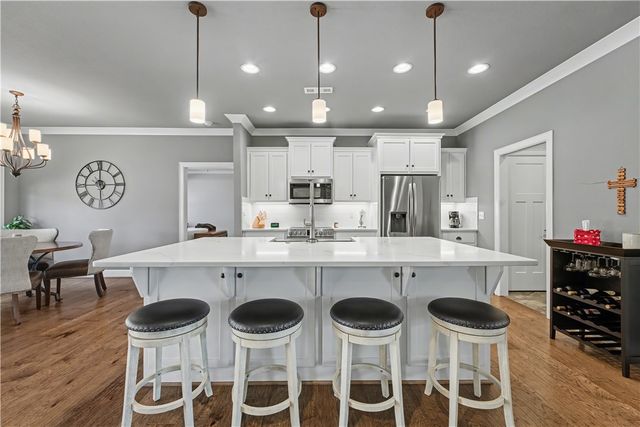 9 Luncarty Lane, Bella Vista, AR 72715