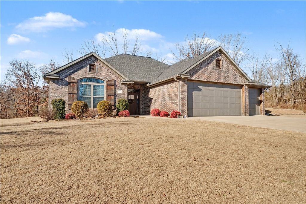 9 Luncarty Lane, Bella Vista, AR 72715