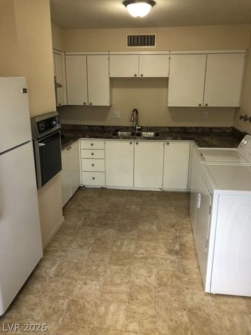 350 East DESERT INN Road H201, Las Vegas, NV 89109