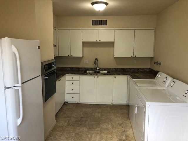 350 East DESERT INN Road H201, Las Vegas, NV 89109