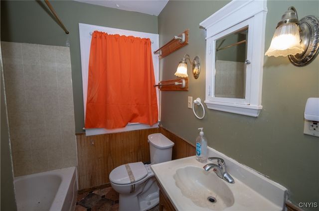 221 WHITTIER Avenue, Syracuse, NY 13204