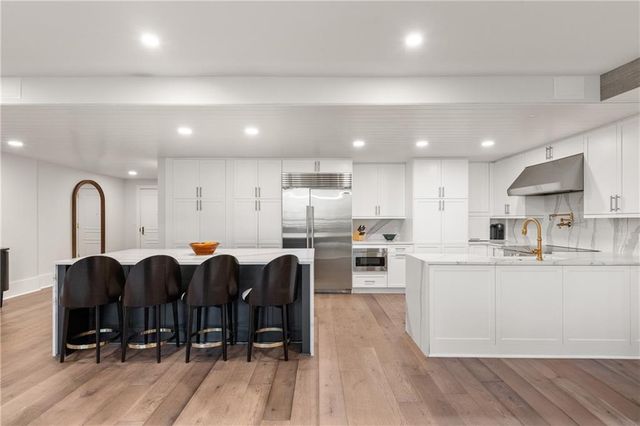 700 Park Regency NE Place 1605, Atlanta, GA 30326