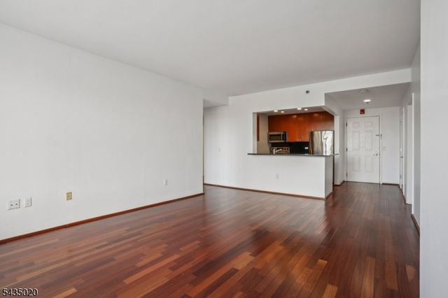3110 City Pl, Edgewater Boro, NJ 07020
