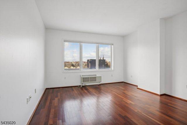 3110 City Pl, Edgewater Boro, NJ 07020