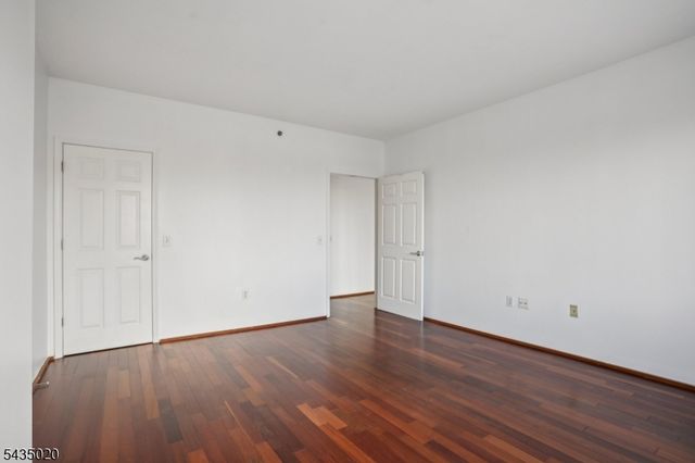 3110 City Pl, Edgewater Boro, NJ 07020