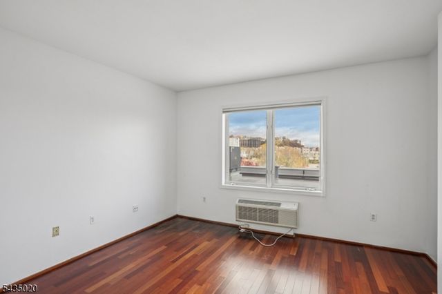 3110 City Pl, Edgewater Boro, NJ 07020