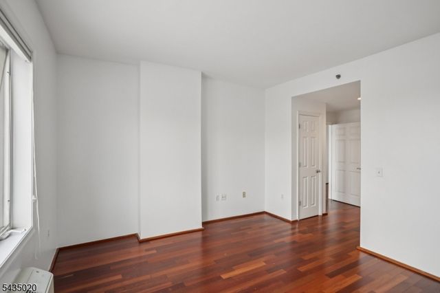 3110 City Pl, Edgewater Boro, NJ 07020