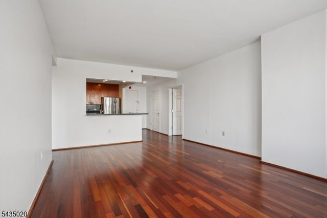 3110 City Pl, Edgewater Boro, NJ 07020