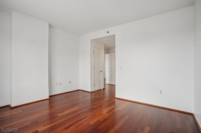 3110 City Pl, Edgewater Boro, NJ 07020