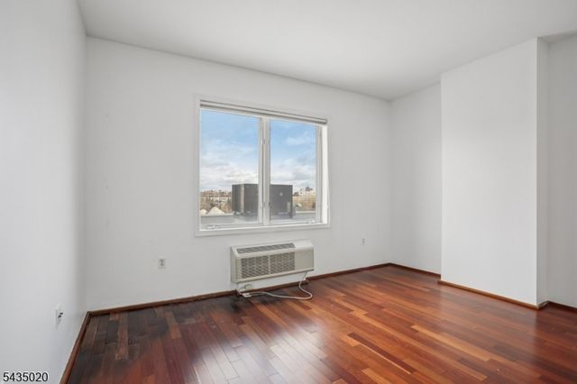 3110 City Pl, Edgewater Boro, NJ 07020