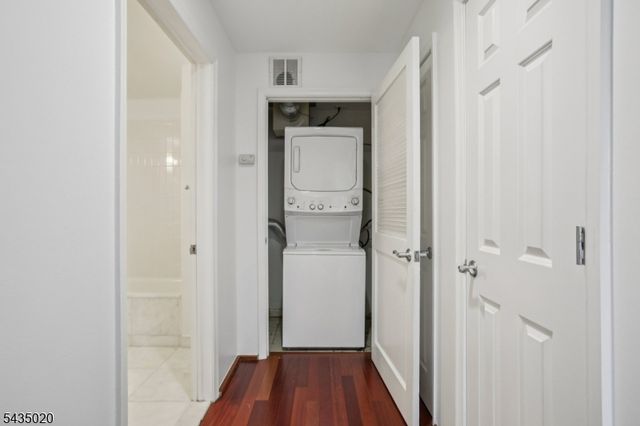 3110 City Pl, Edgewater Boro, NJ 07020