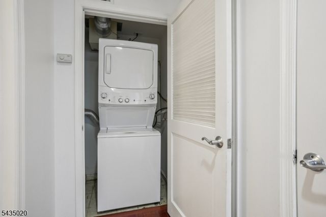 3110 City Pl, Edgewater Boro, NJ 07020
