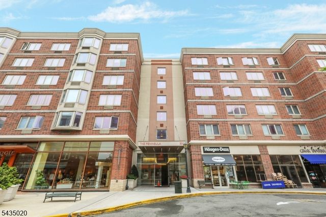 3110 City Pl, Edgewater Boro, NJ 07020