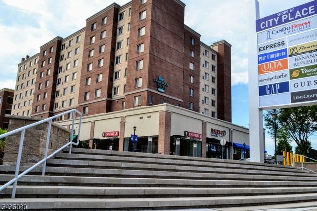 3110 City Pl, Edgewater Boro, NJ 07020