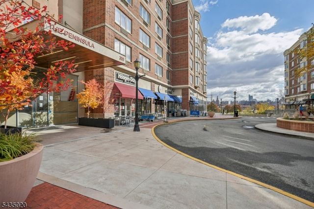 3110 City Pl, Edgewater Boro, NJ 07020