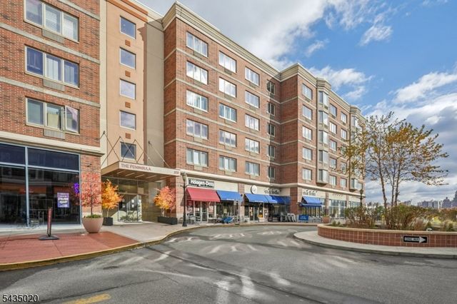 3110 City Pl, Edgewater Boro, NJ 07020