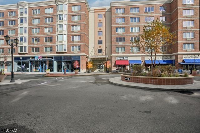 3110 City Pl, Edgewater Boro, NJ 07020
